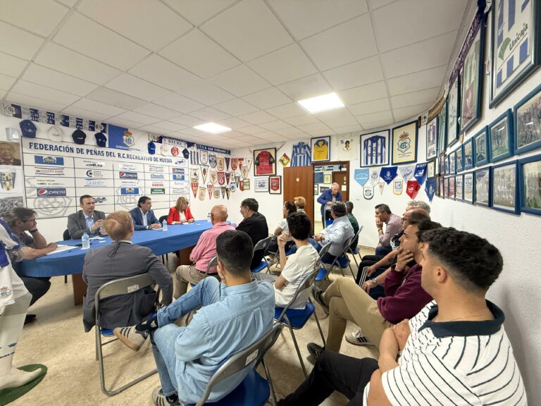 El ayuntamiento de Huelva traslada tranquilidad a los peñistas del Recreativo ante la situación institucional del club