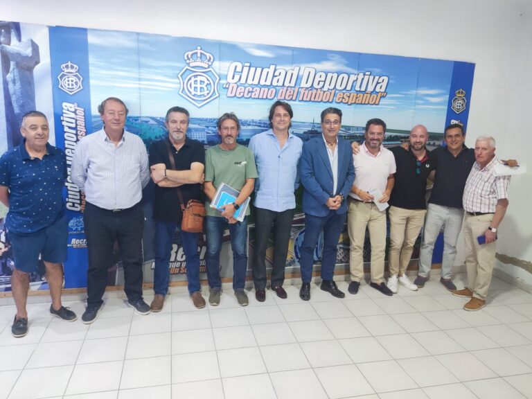 La Federación de Peñas del RC Recreativo de Huelva y el club estrechan lazos en una reunión de trabajo