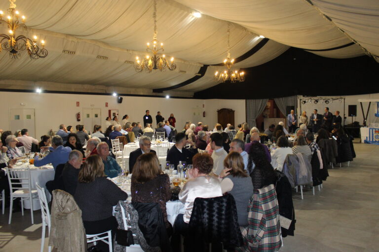 La Federación de Peñas reúne a sus peñistas en una emotiva cena de Recreativismo