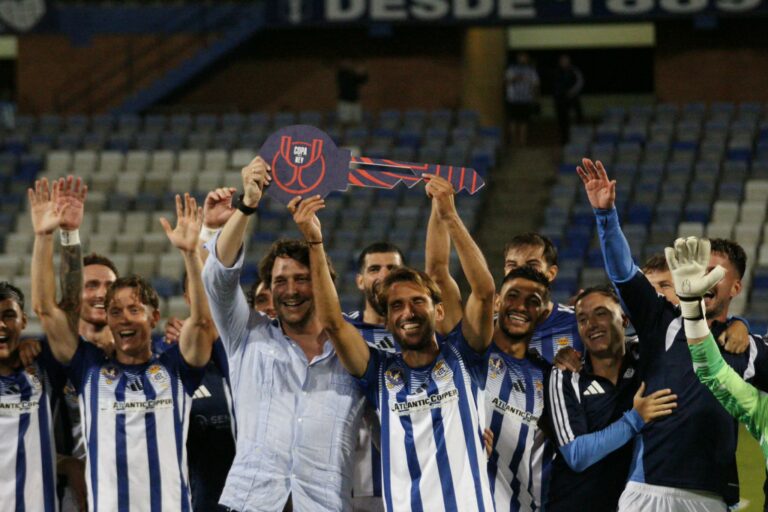 Victoria, fiesta y Copa del Rey: el Recre vuelve a celebrar con su afición